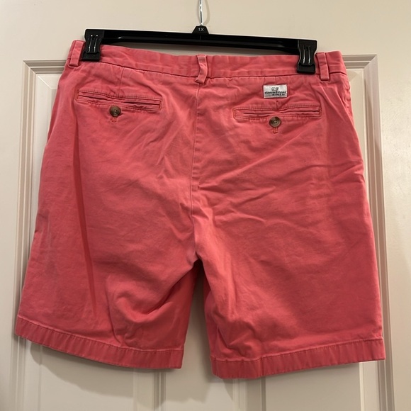 Vineyard Vines men’s Pink Flat Front Shorts - Picture 3 of 6